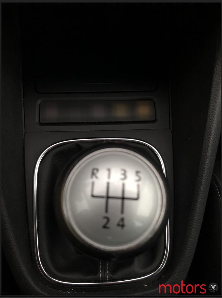 2011' Volkswagen Golf photo #2