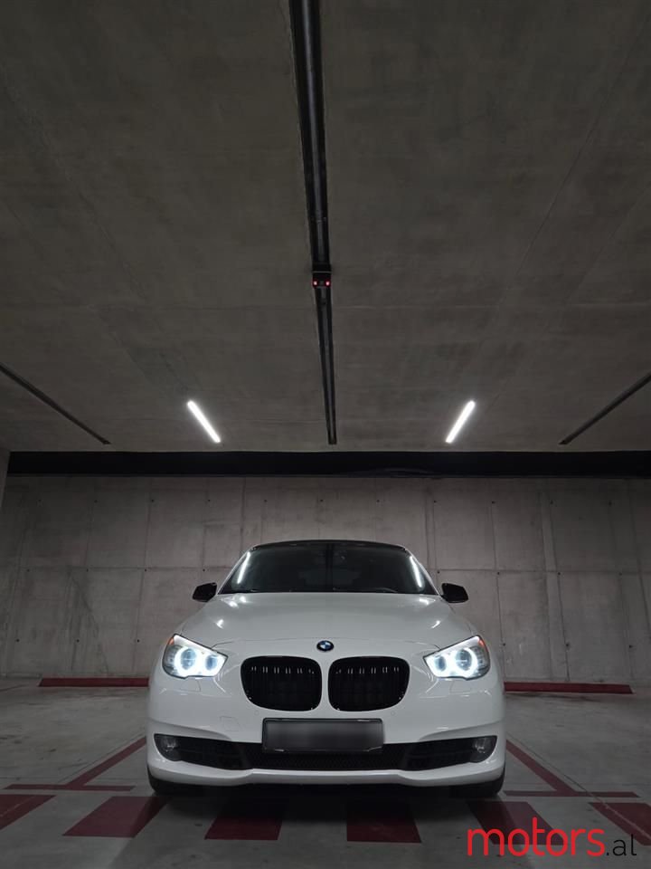 2012' BMW 520 photo #3