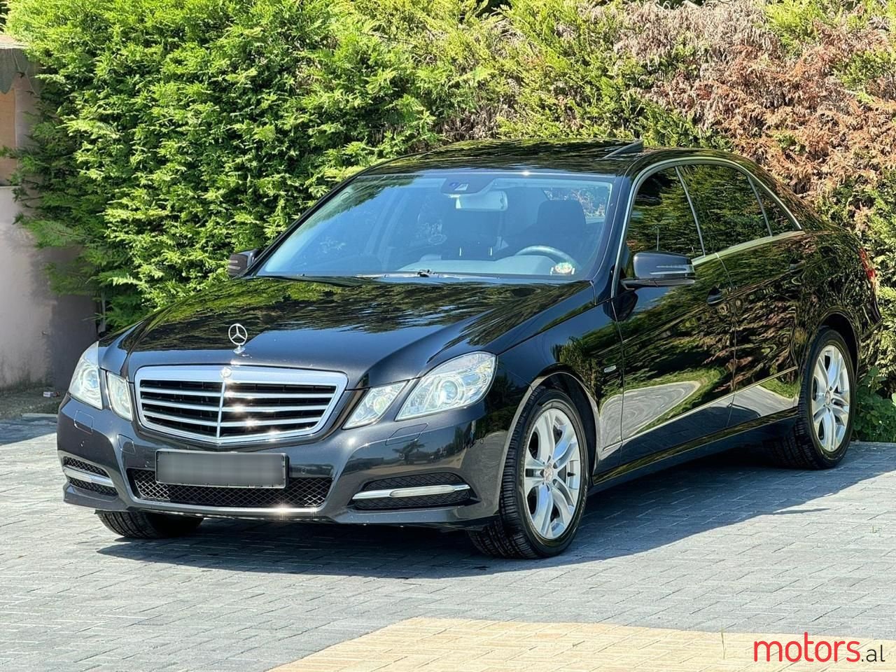 2012' Mercedes-Benz E 220 photo #3