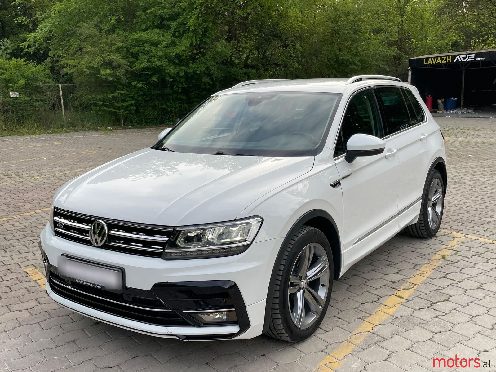 2019' Volkswagen Tiguan photo #1