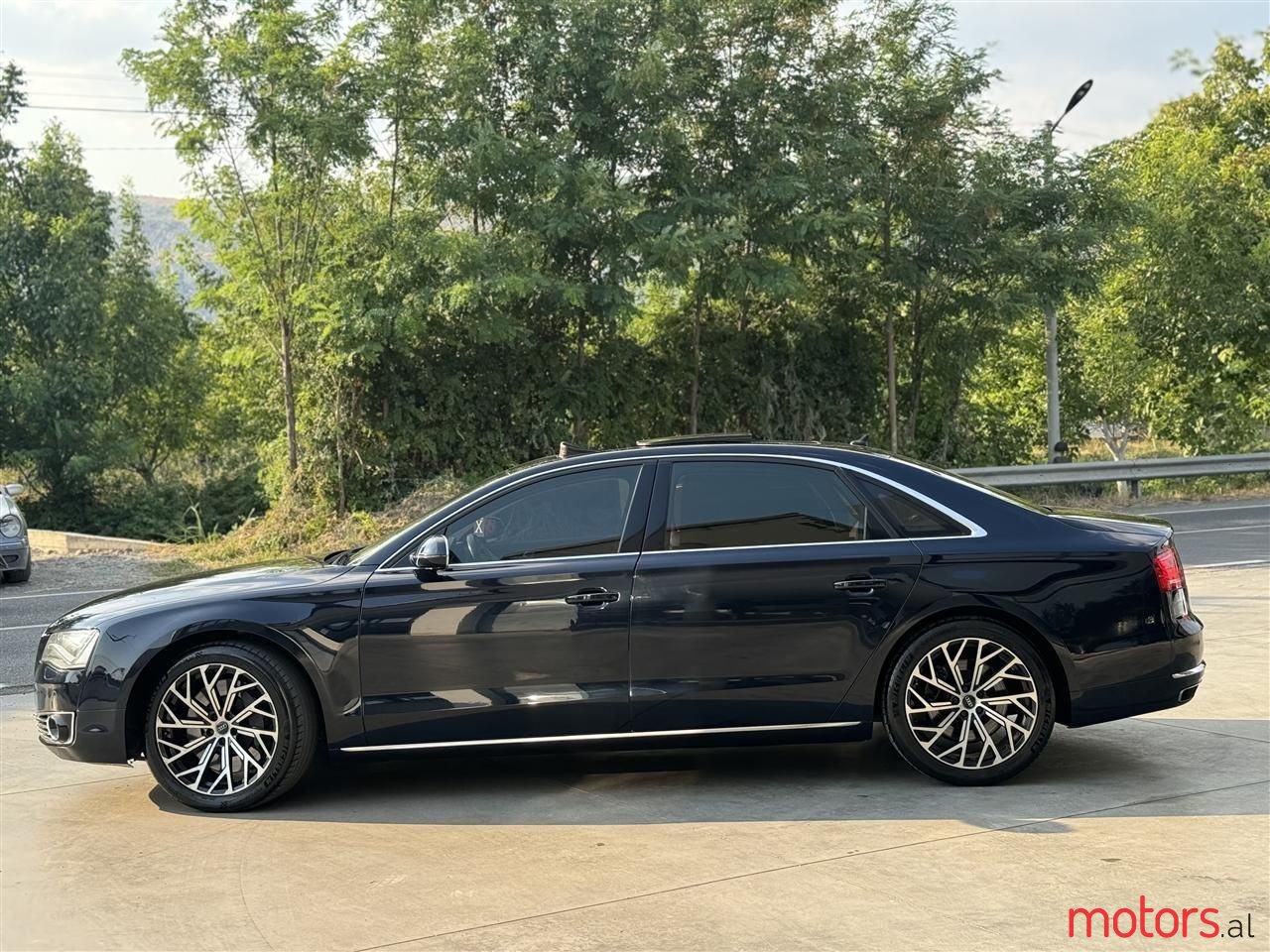 2011' Audi A8 photo #2