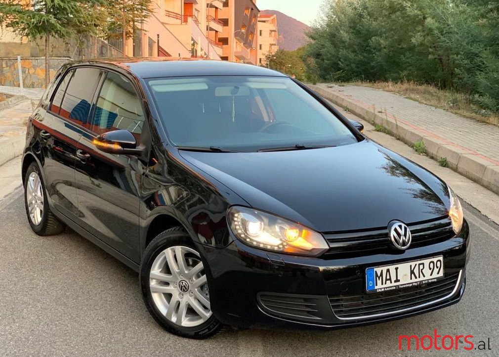 2011' Volkswagen Golf photo #1