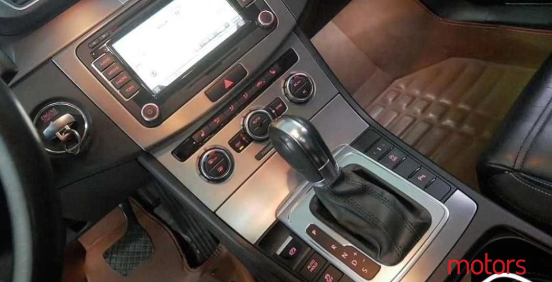 2013' Volkswagen photo #2