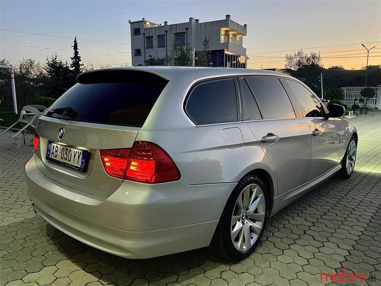 2012' BMW 320 photo #1