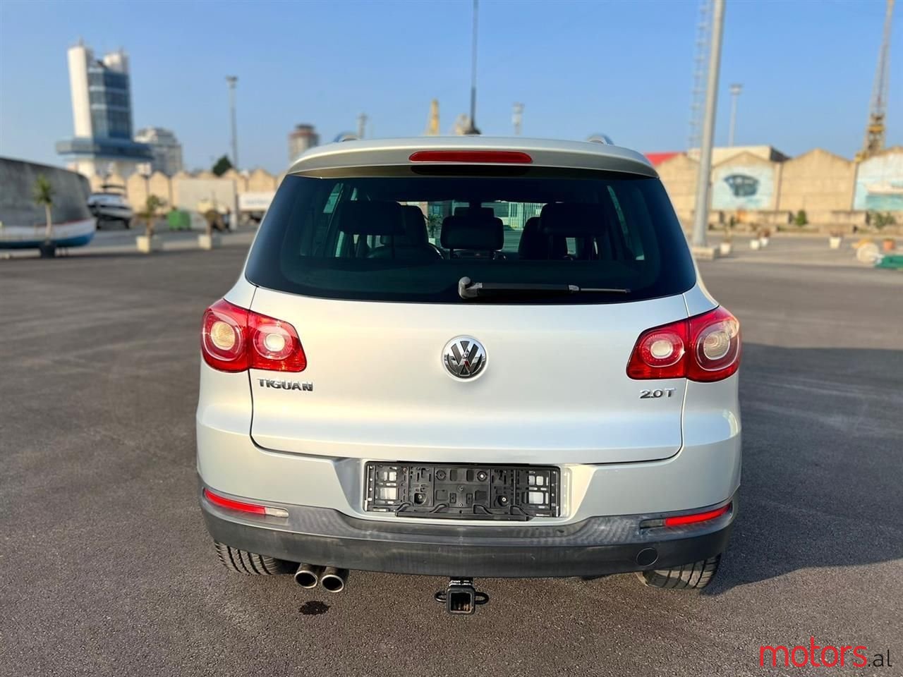 2011' Volkswagen Tiguan photo #2