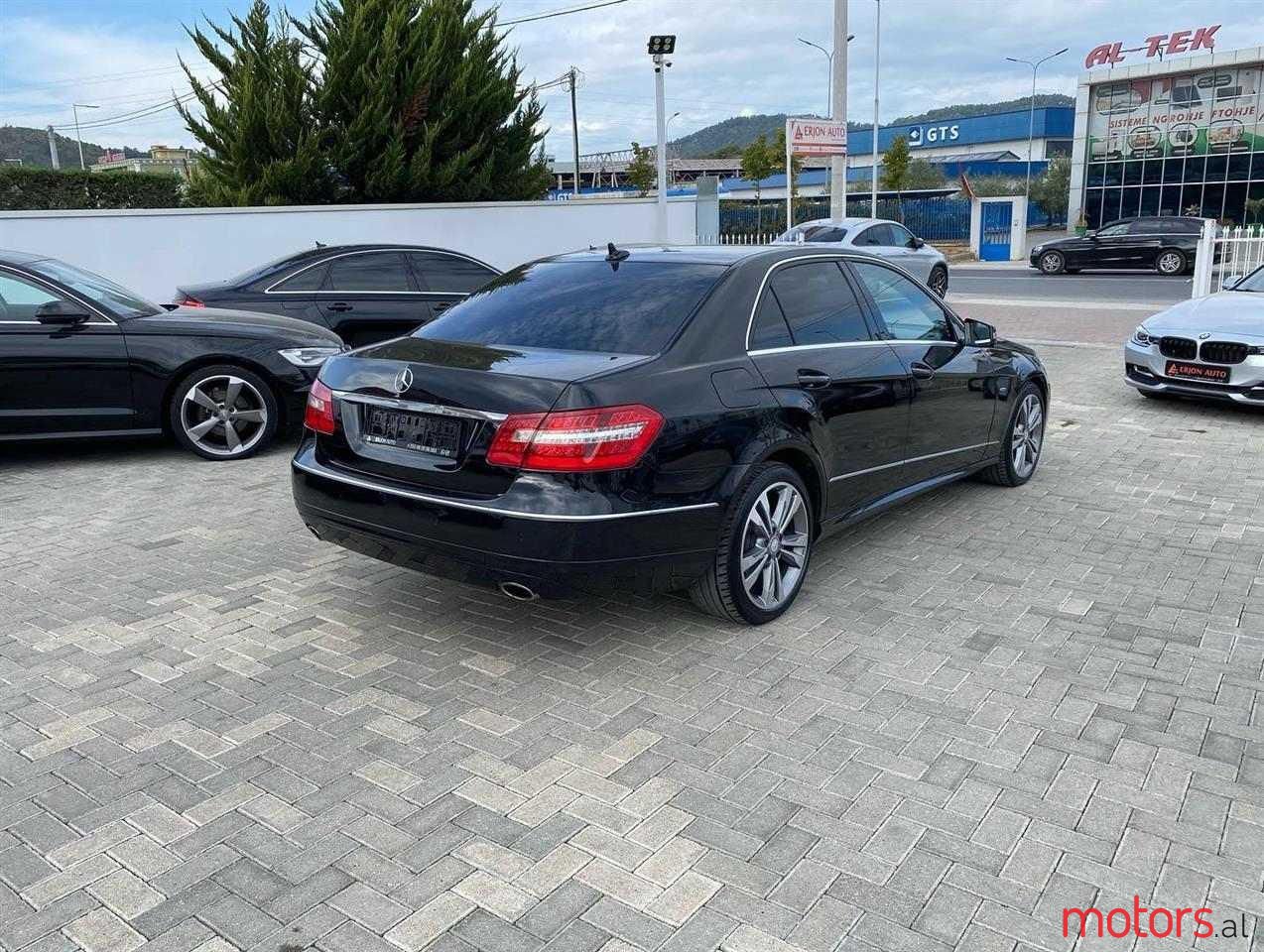 2010' Mercedes-Benz E 350 photo #3