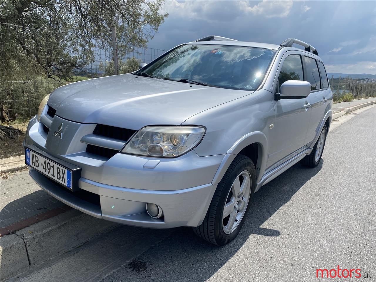 2006' Mitsubishi Outlander photo #2