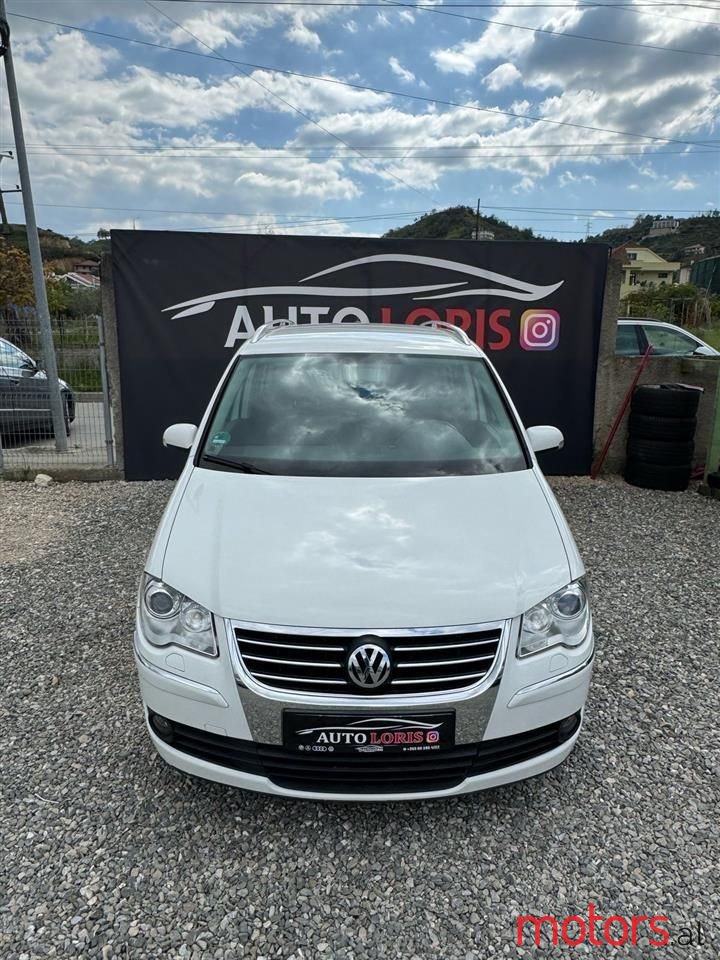 2008' Volkswagen Touran photo #5