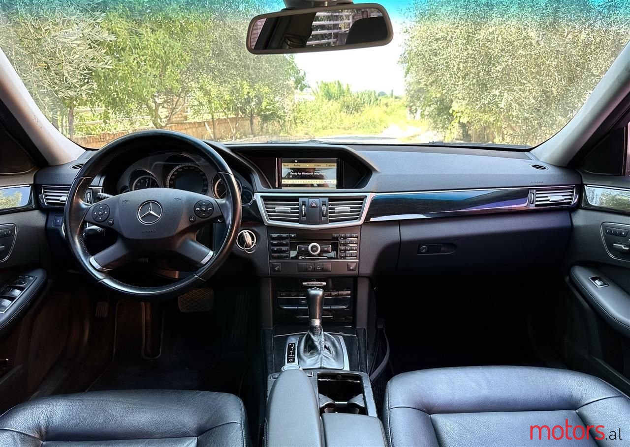 2012' Mercedes-Benz E 220 photo #4