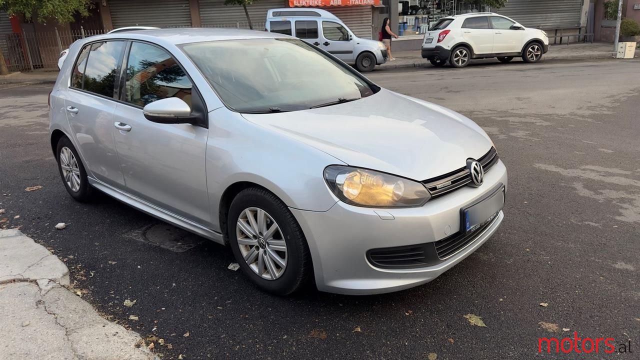 2010' Volkswagen Golf photo #1