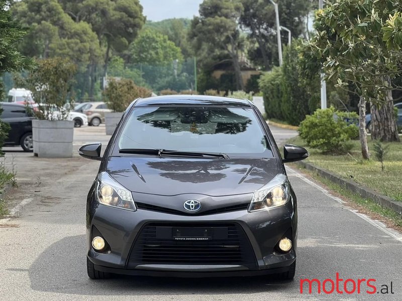 2013' Toyota Yaris photo #2