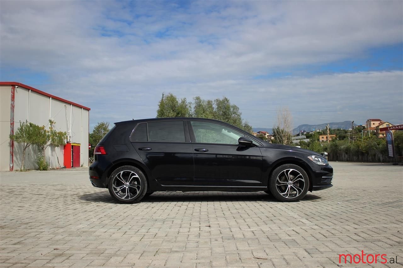 2018' Volkswagen Golf photo #2