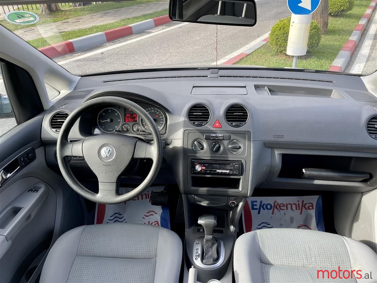 2009' Volkswagen Caddy photo #3