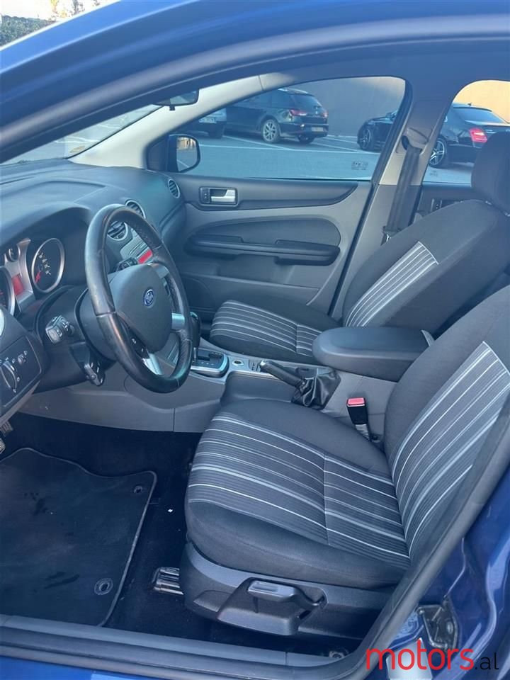 2010' Ford Focus photo #4