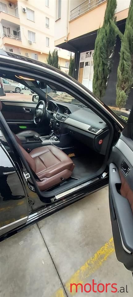 2010' Mercedes-Benz E 250 photo #5