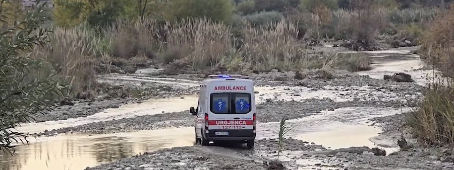 Të lënë në harresë, makinat në përrua, banorët rrezikojnë në urën e varur