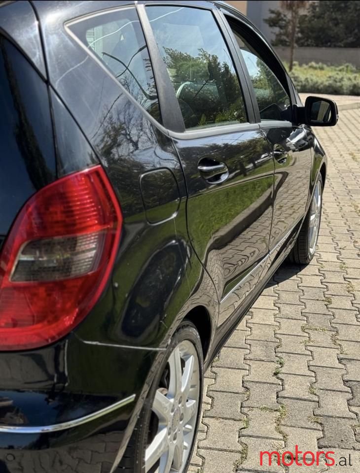 2009' Mercedes-Benz A 180 photo #6