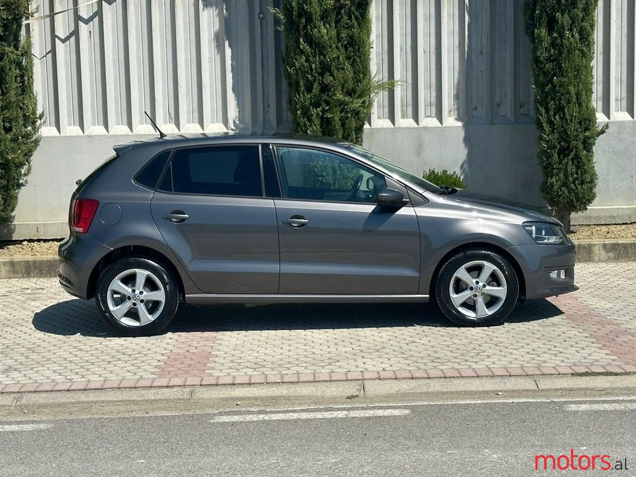 2011' Volkswagen Polo photo #3