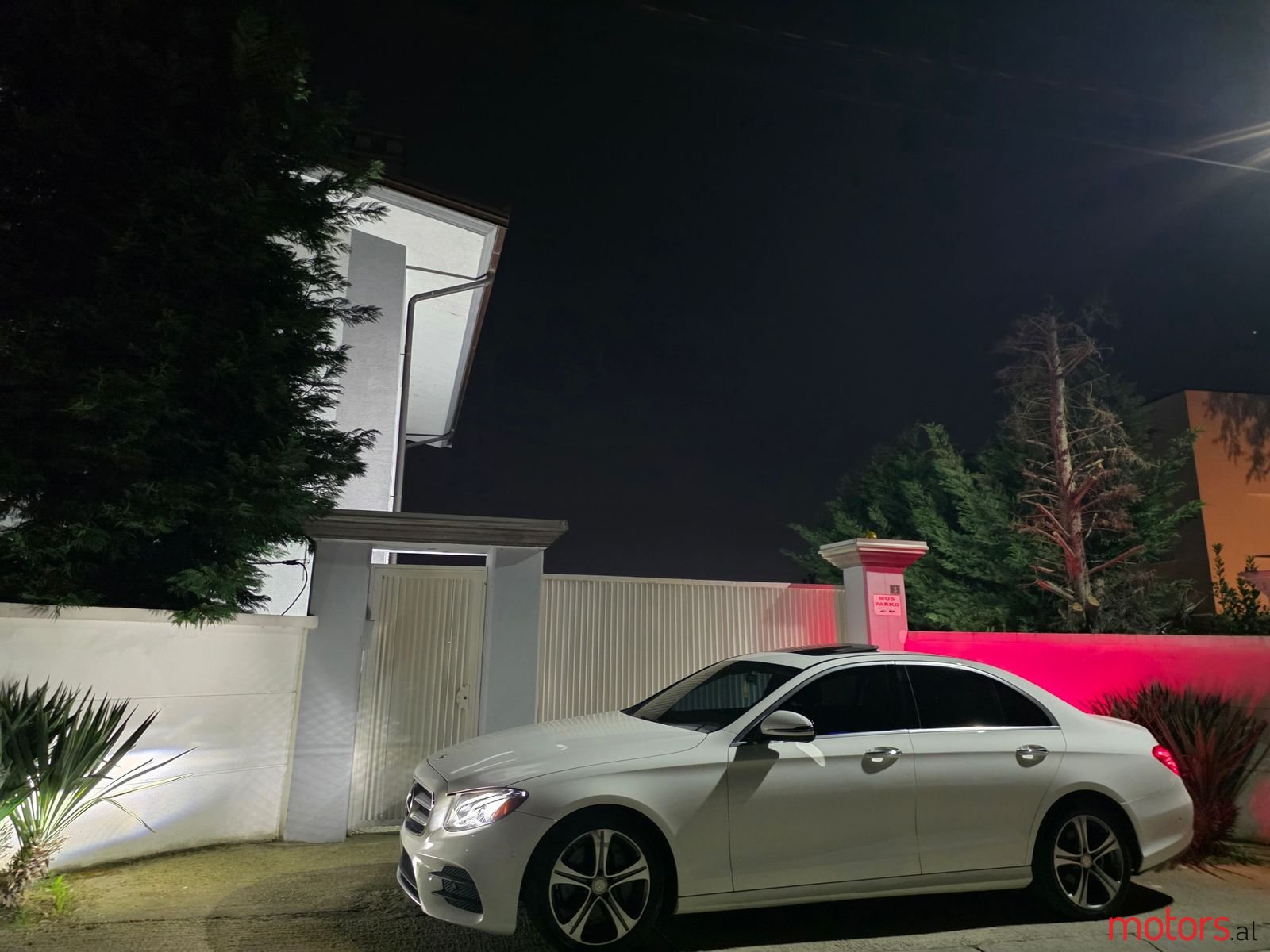 2017' Mercedes-Benz E 300 photo #1