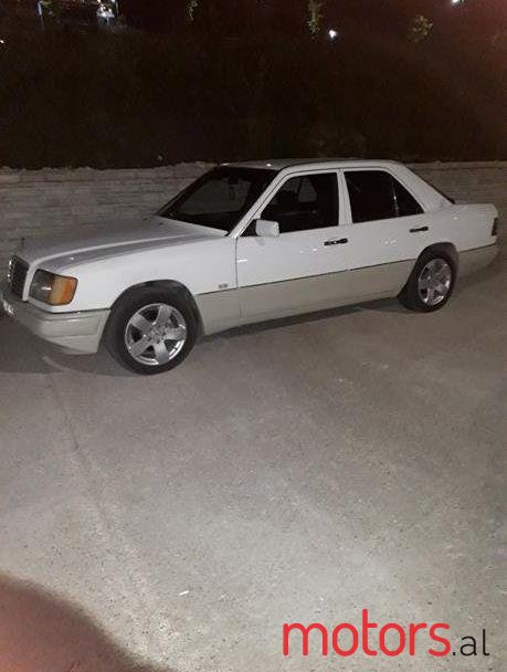 1993' Mercedes-Benz E 200 photo #1