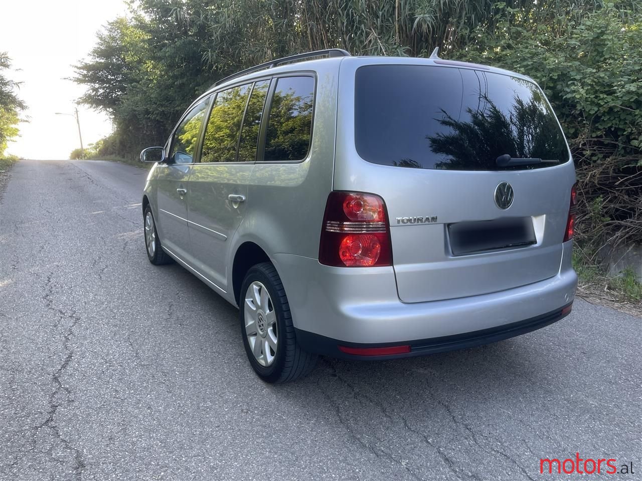 2008' Volkswagen Touran photo #3