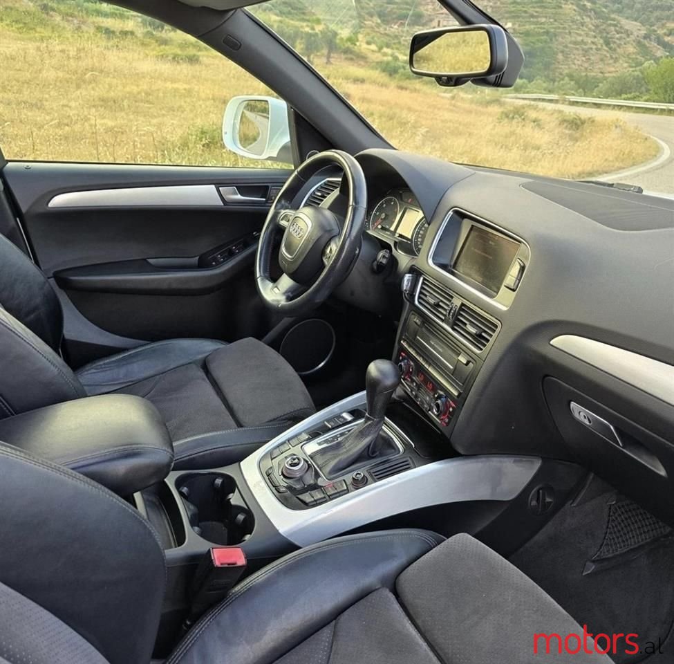 2010' Audi Q5 photo #2