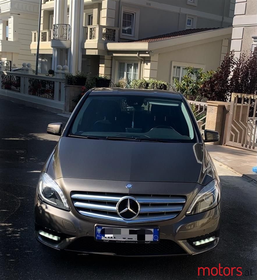 2013' Mercedes-Benz B 200 photo #2