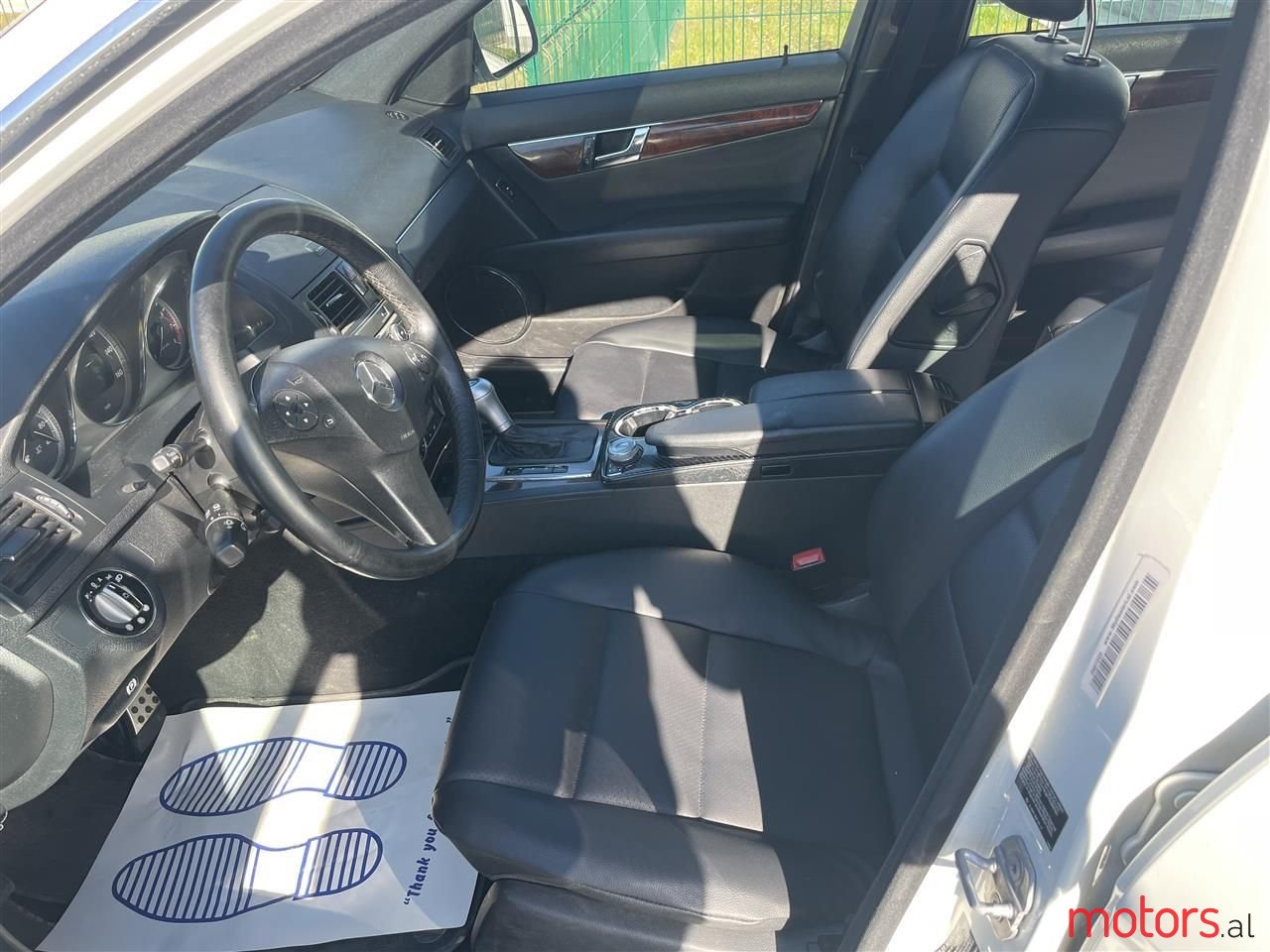 2009' Mercedes-Benz C 300 photo #2