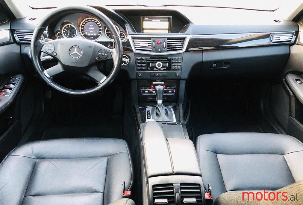 2010' Mercedes-Benz E 220 photo #2