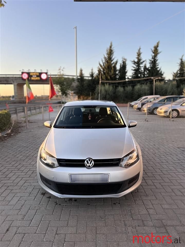 2011' Volkswagen Polo photo #1