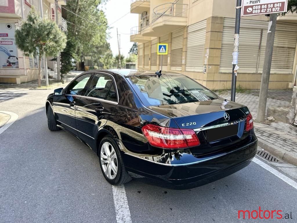 2010' Mercedes-Benz E 220 photo #3