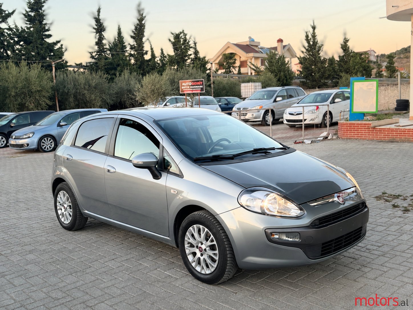 2011' Fiat Punto Evo photo #2
