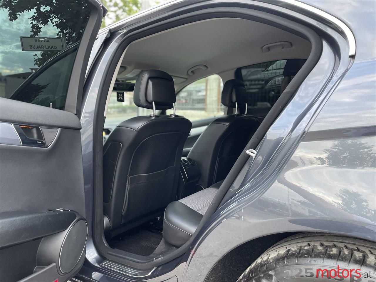 2011' Mercedes-Benz C 200 photo #4