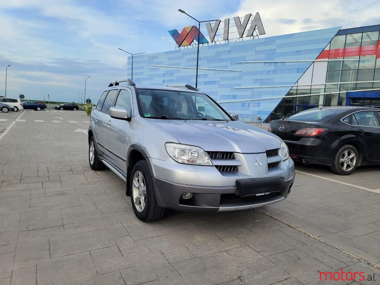 2005' Mitsubishi Outlander photo #2