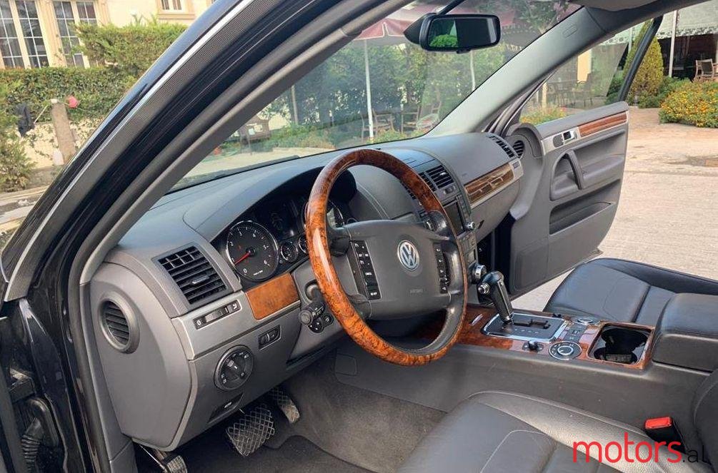 2007' Volkswagen Touareg photo #2