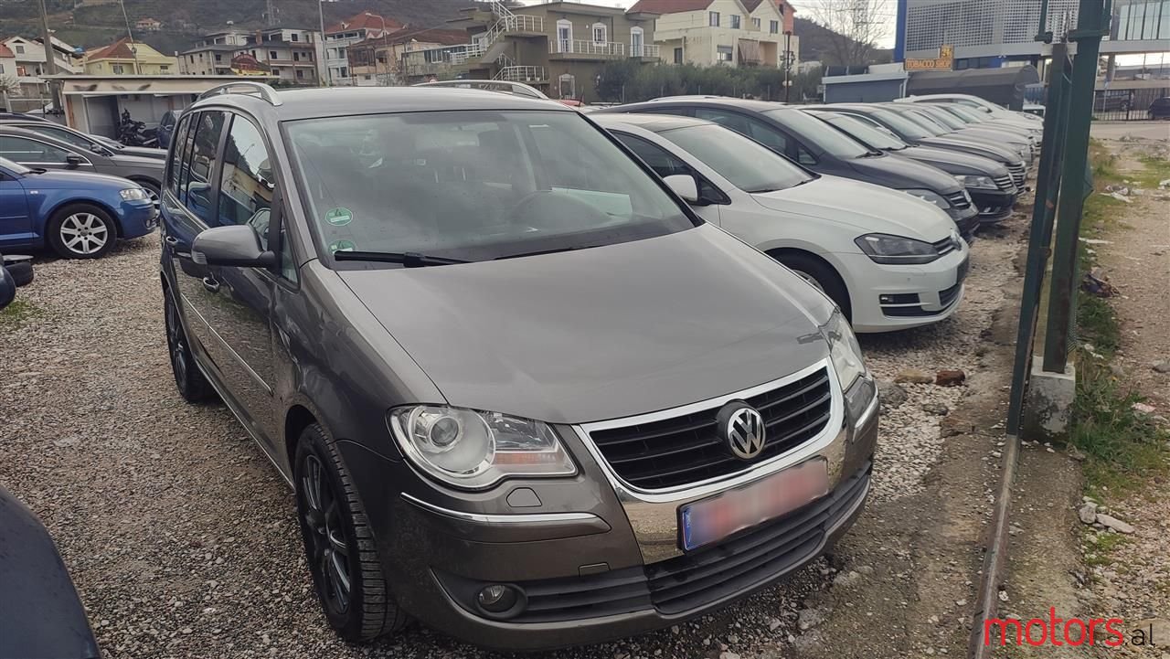 2007' Volkswagen Touran photo #3