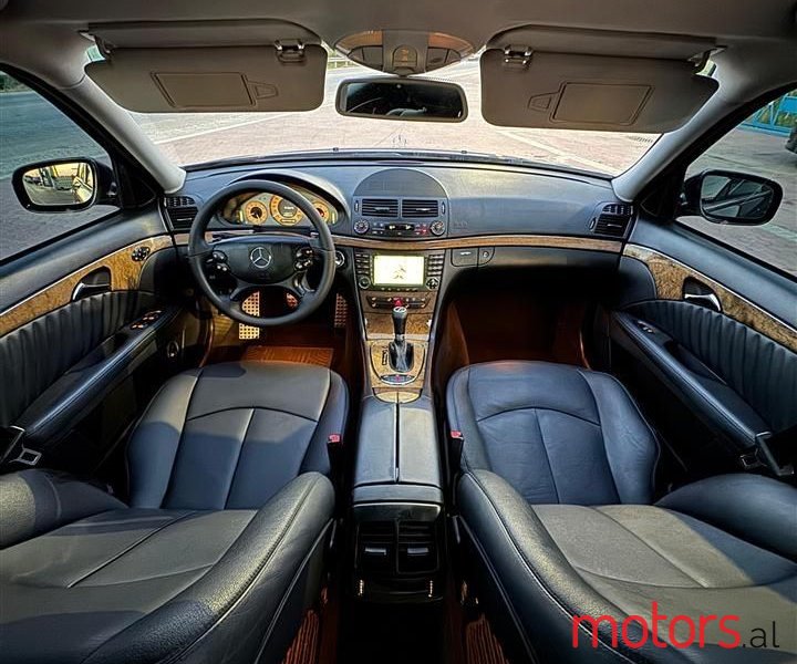 2008' Mercedes-Benz E 320 photo #3
