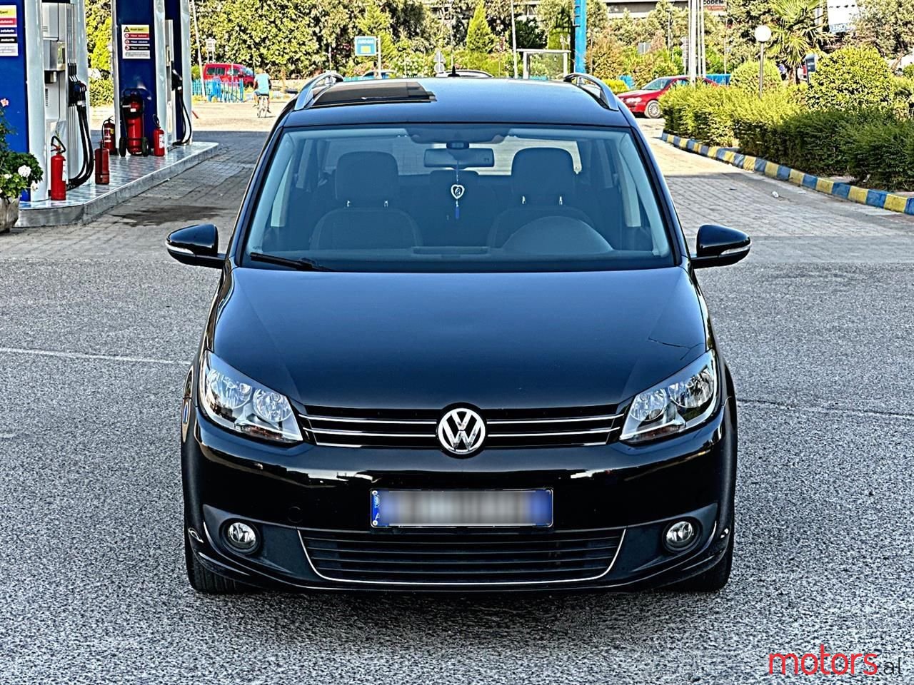 2014' Volkswagen Touran photo #3