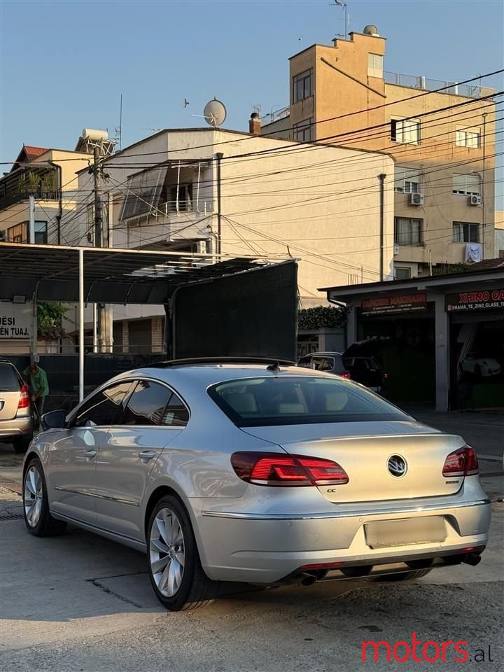 2014' Volkswagen Passat photo #2