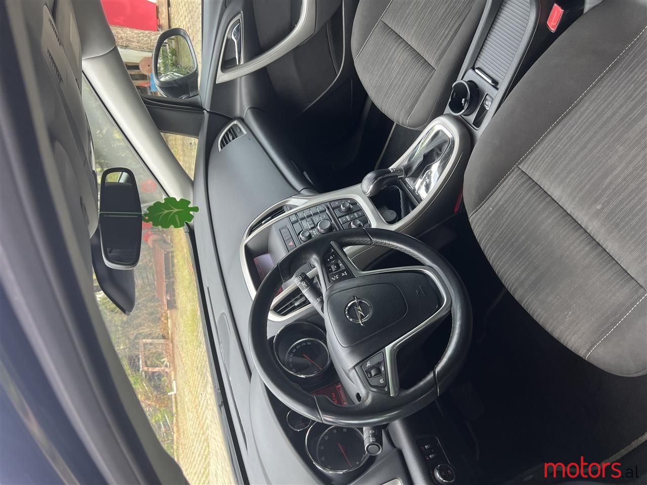 2011' Opel Astra photo #5