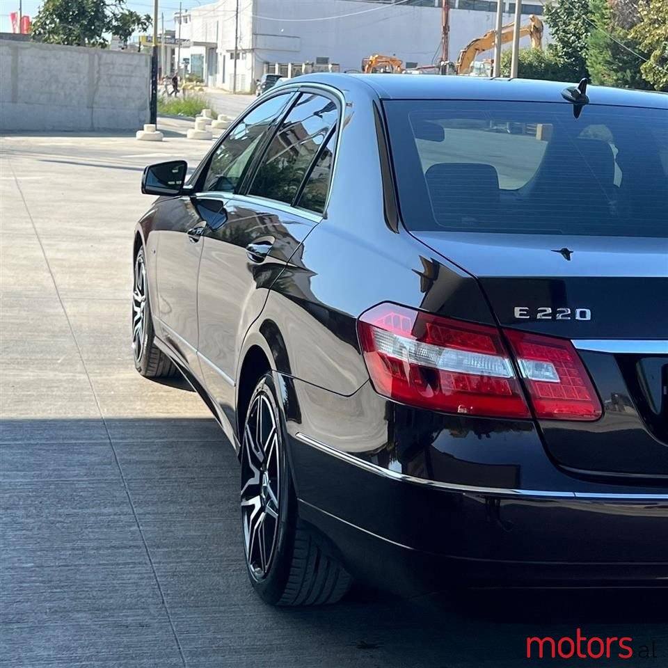 2010' Mercedes-Benz 220 photo #1