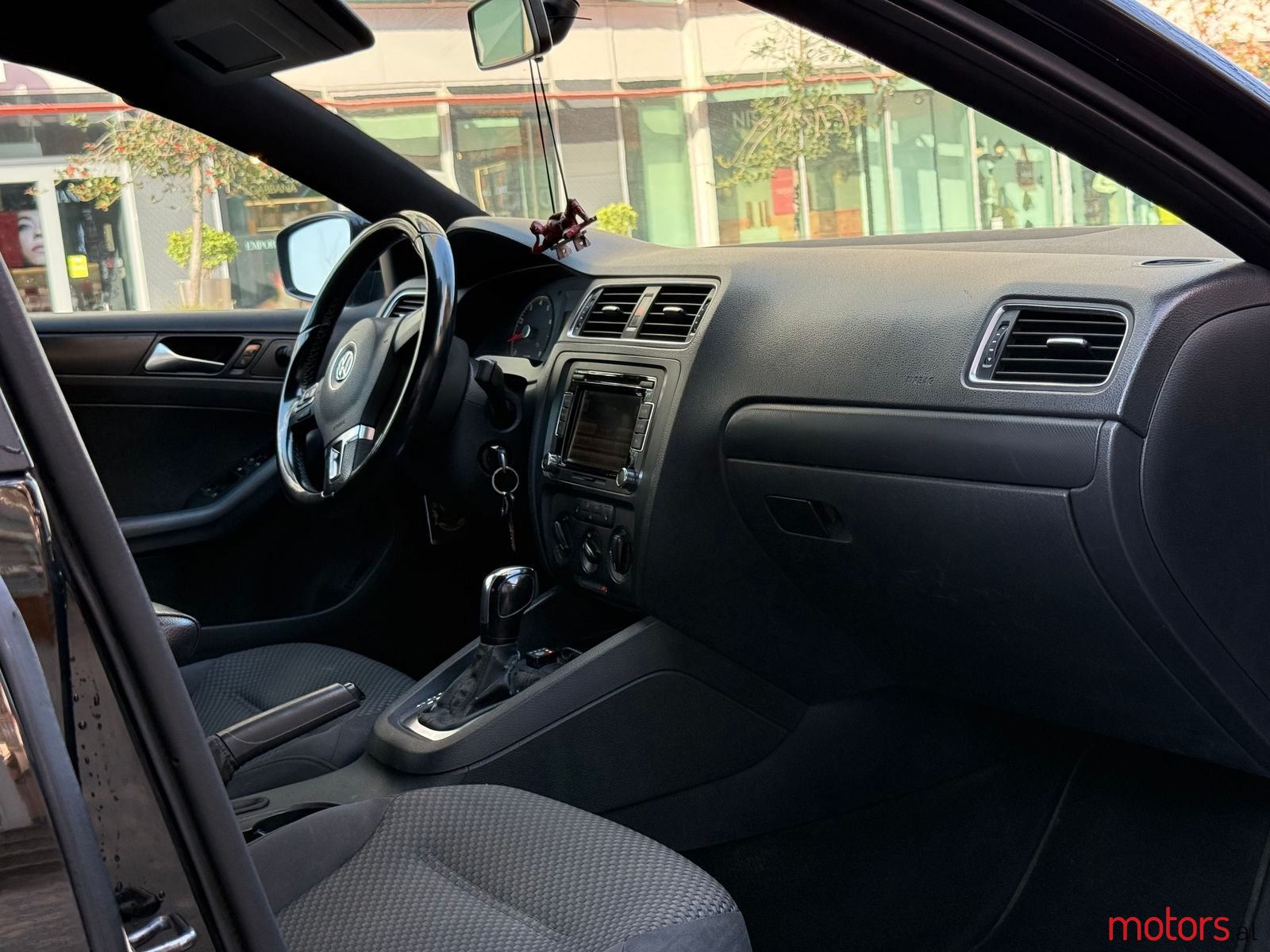 2011' Volkswagen Jetta photo #4