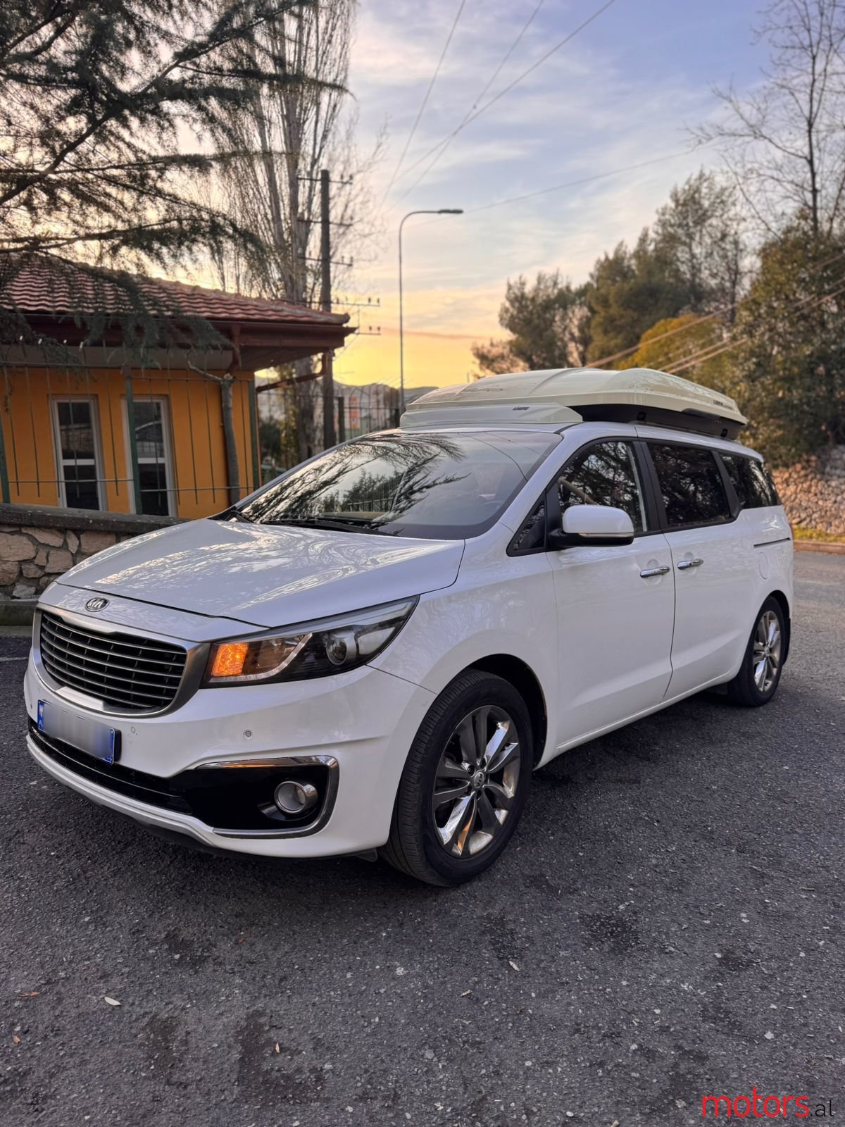 2015' Kia Carnival photo #1