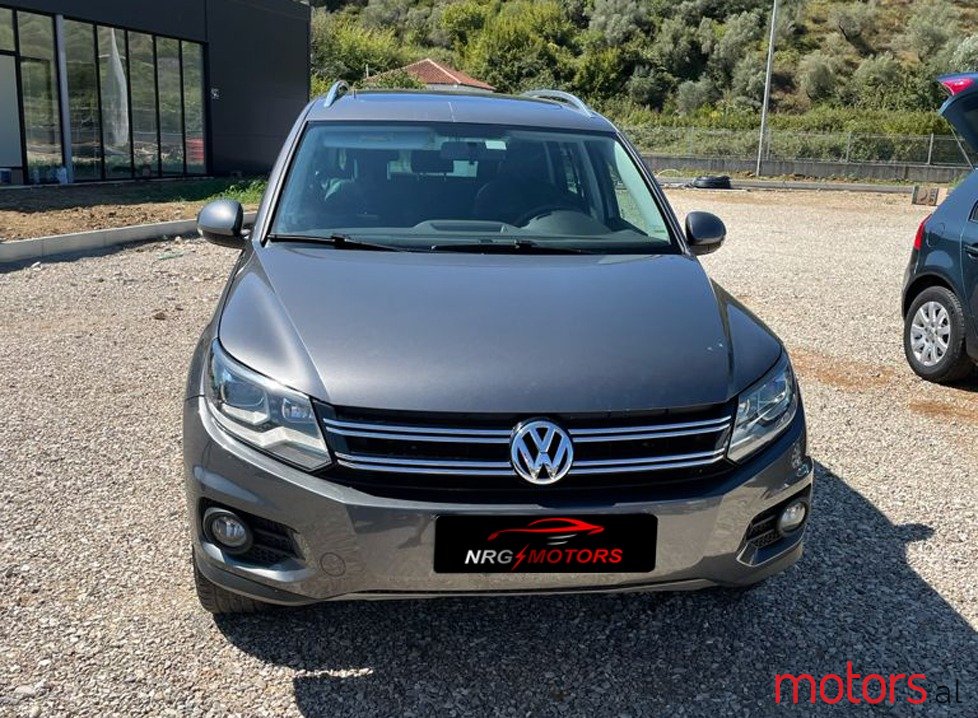 2012' Volkswagen Tiguan photo #2