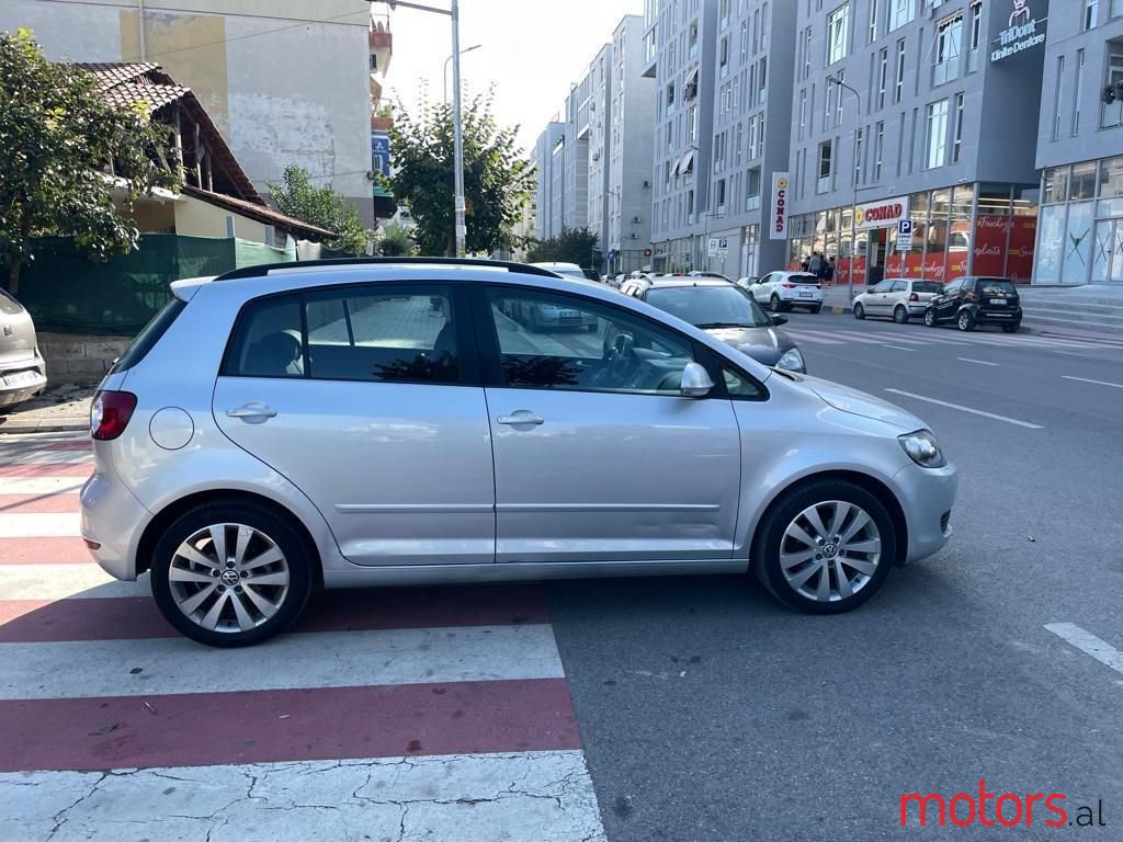 2009' Volkswagen Golf Plus photo #5