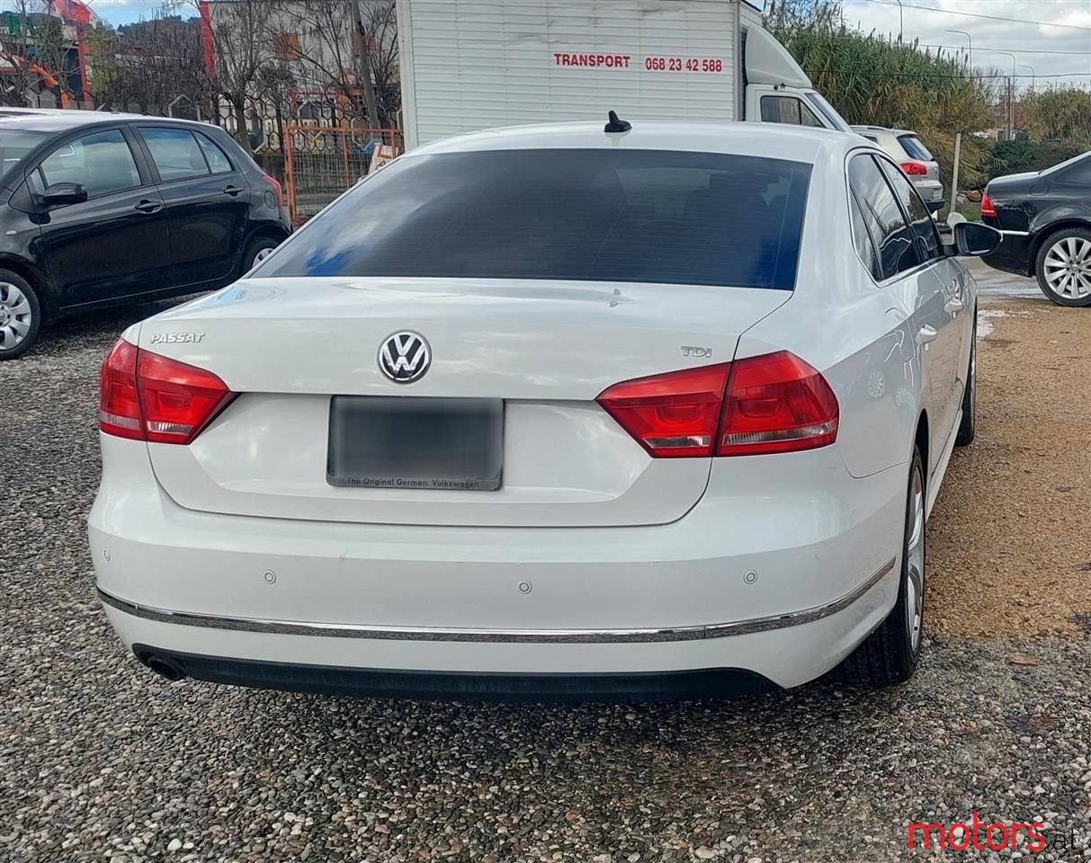 2012' Volkswagen Passat photo #5