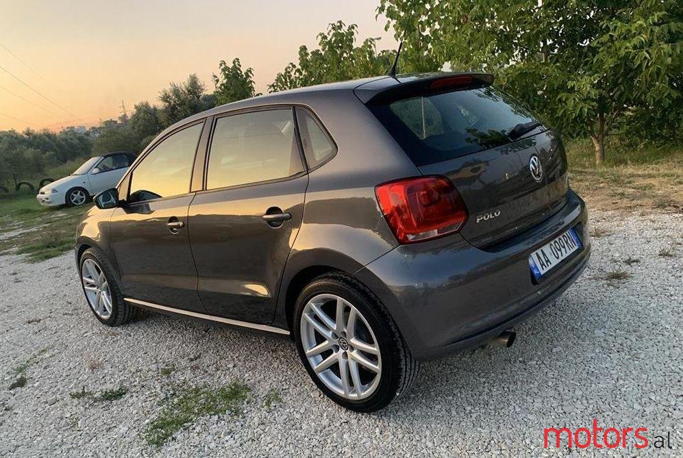 2011' Volkswagen Polo photo #1