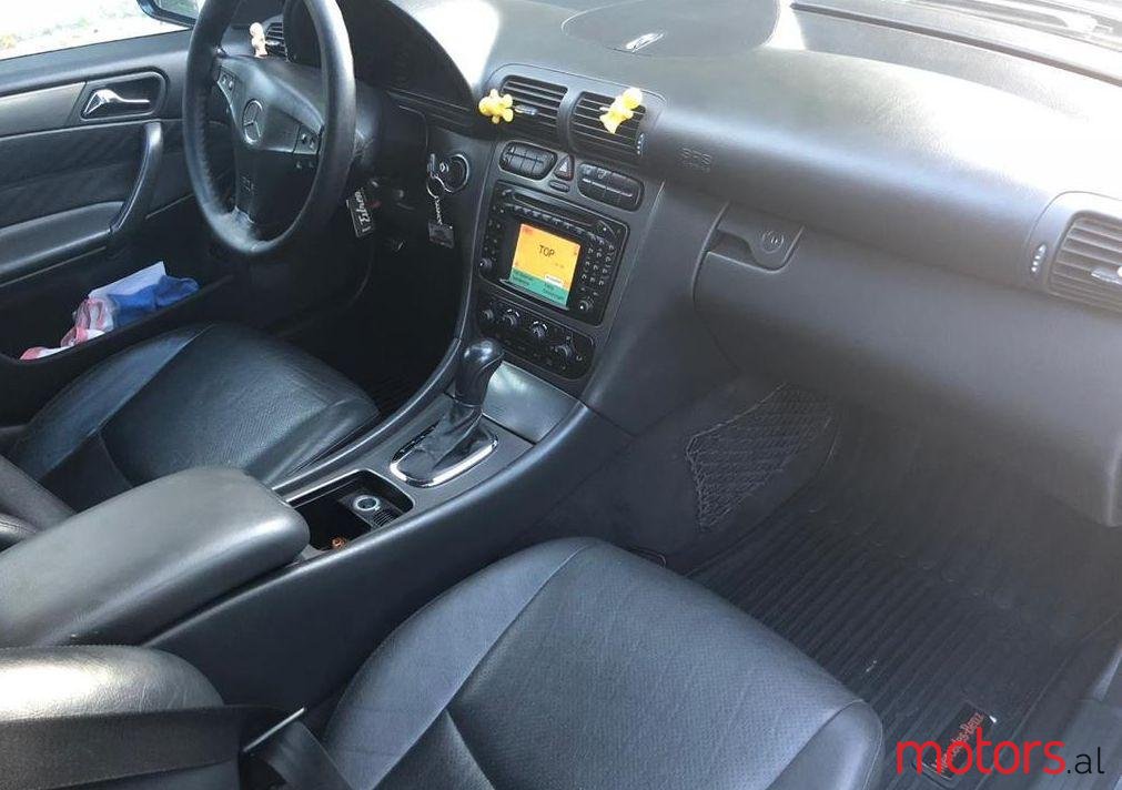 2004' Mercedes-Benz C 220 photo #2