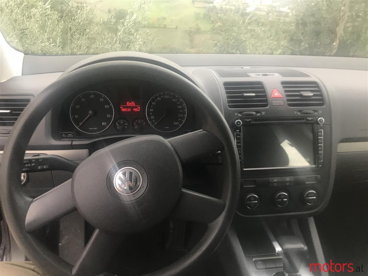 2004' Volkswagen Golf photo #2