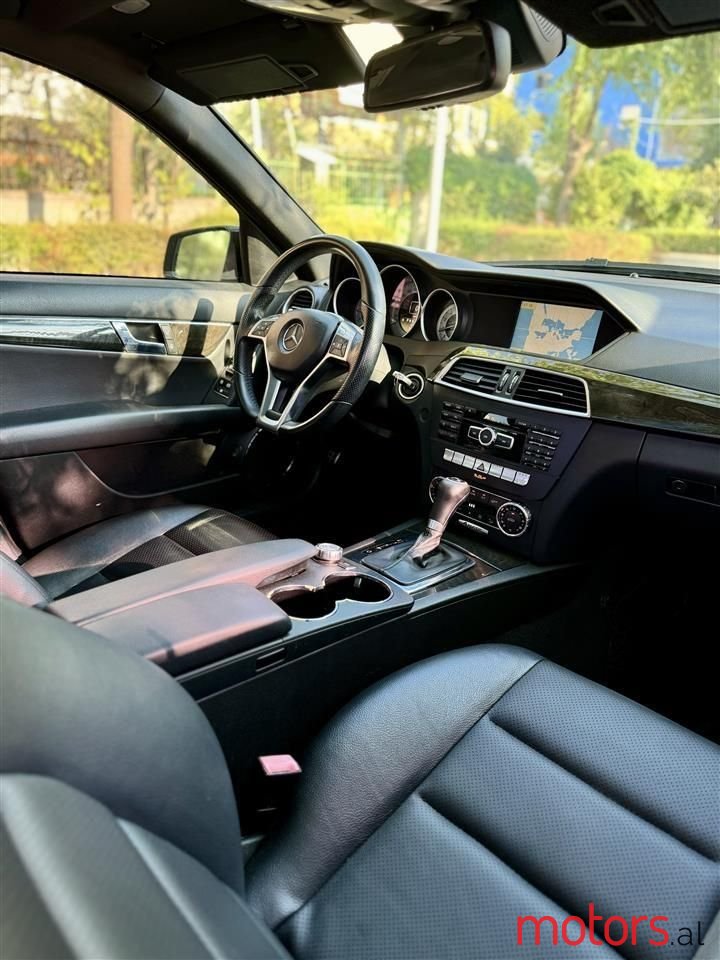 2012' Mercedes-Benz C 300 photo #2